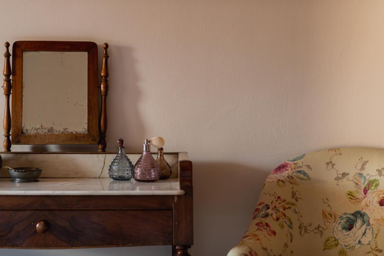 El Palauet De Monells - Adults Only Hotel Bagian luar foto
